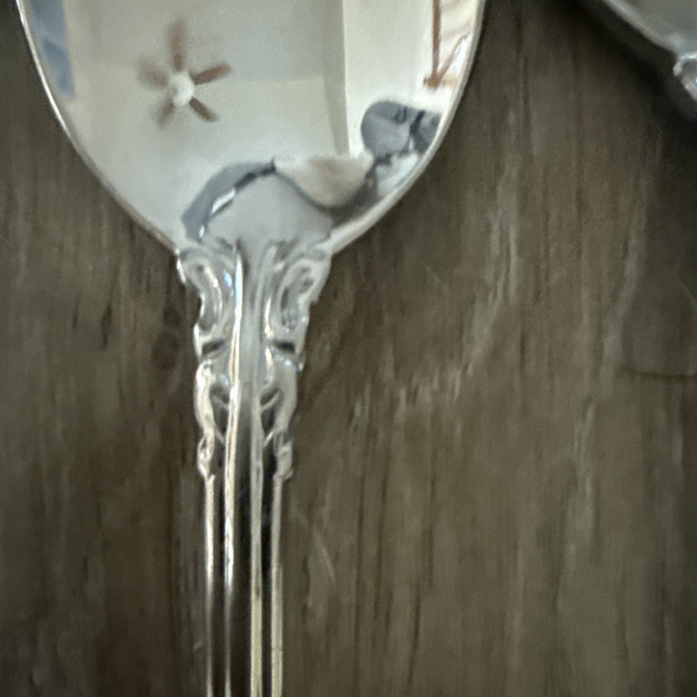 3 Reed & Barton 18/8 Stainless Flatware 1800 Teaspoons & Oval Place Spoons - Picture 4 of 5